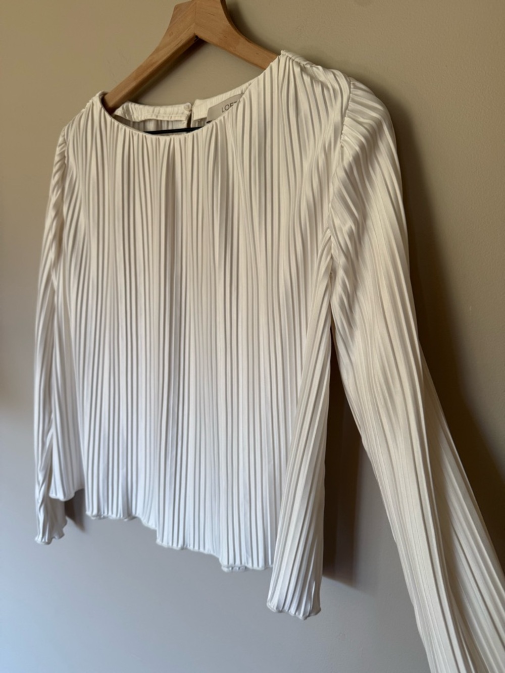 LOFT Ivory White Pleated Long-Sleeve Fancy Blouse